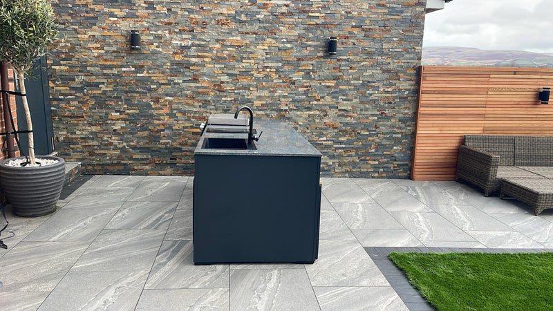 Grillandia Outdoor Kitchen Entertainment Bar and Stools