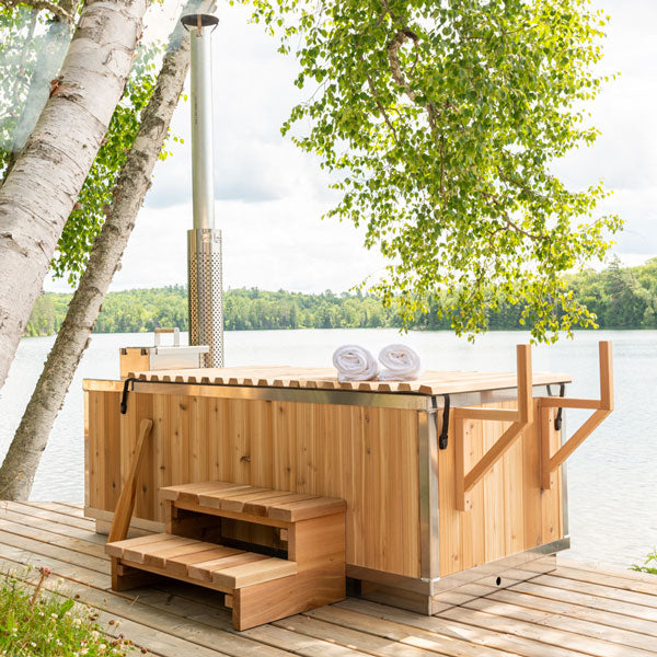 The Cascade Tub 3'x7' - Knotty Red Cedar