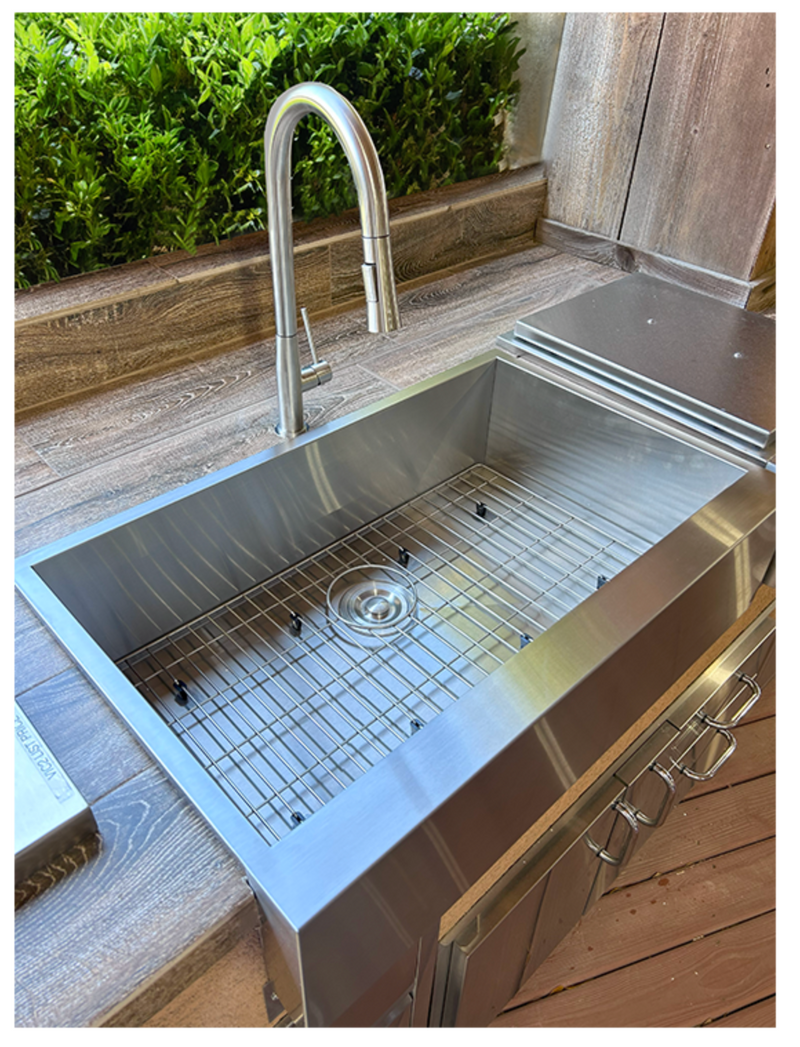 Renaissance 32" Outdoor Rated Farmhouse Sink w/Faucet & Grate