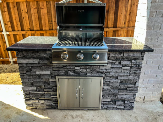 Tru Innovative 5ft Traditional Grill White Island + Blaze Grill (25”) + Double Door