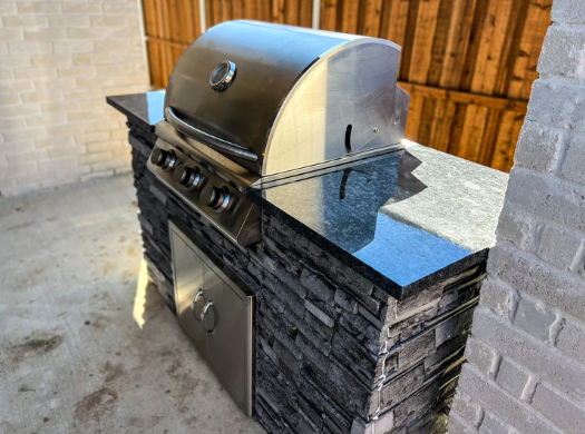 Tru Innovative 5ft Traditional Grill White Island + Blaze Grill (25”) + Double Door