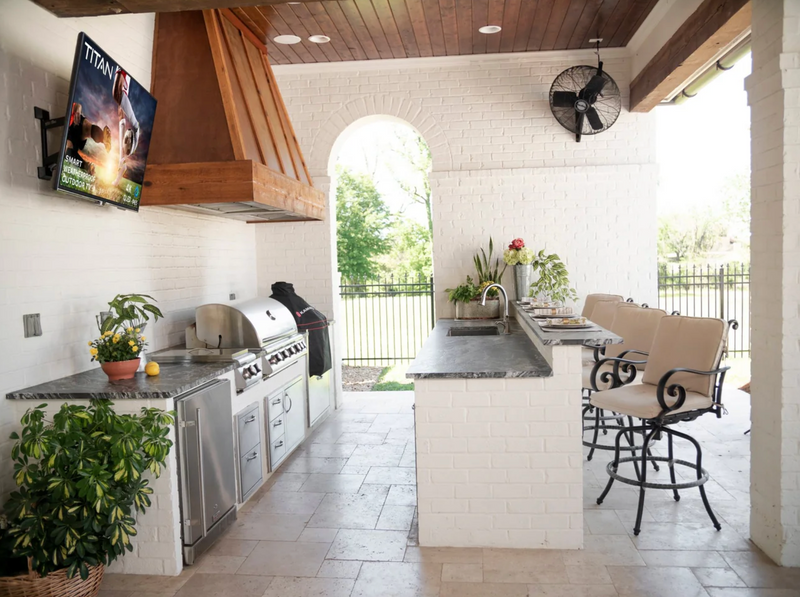 Titan Weatherproof Commercial TV Full Sun QLED 4K Smart TV Powered By Samsung Tizen SmartThings