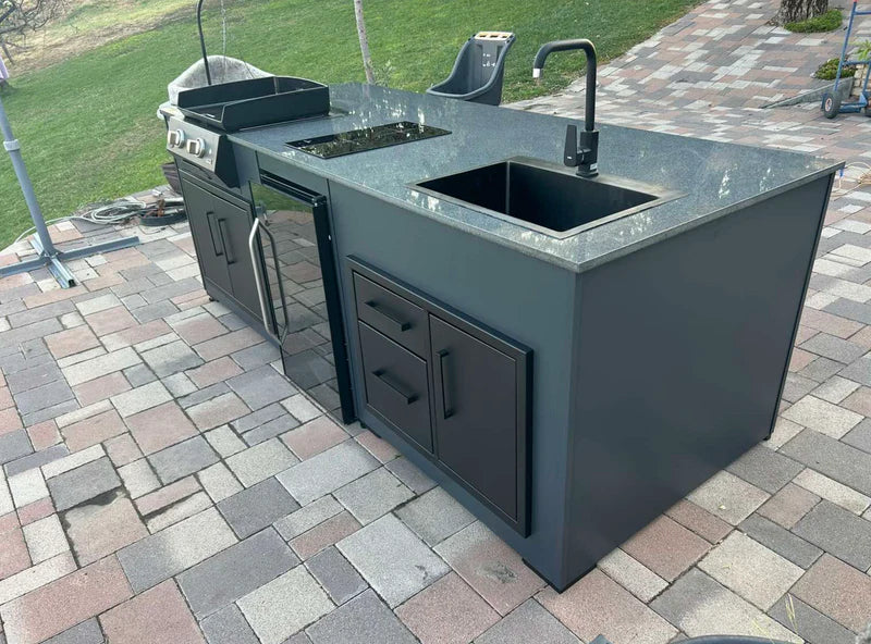 Grillandia Outdoor Kitchen Entertainment Bar and Stools