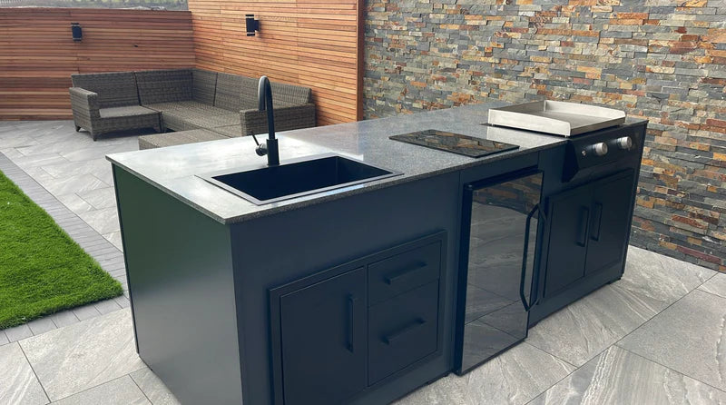 Grillandia Outdoor Kitchen Entertainment Bar and Stools