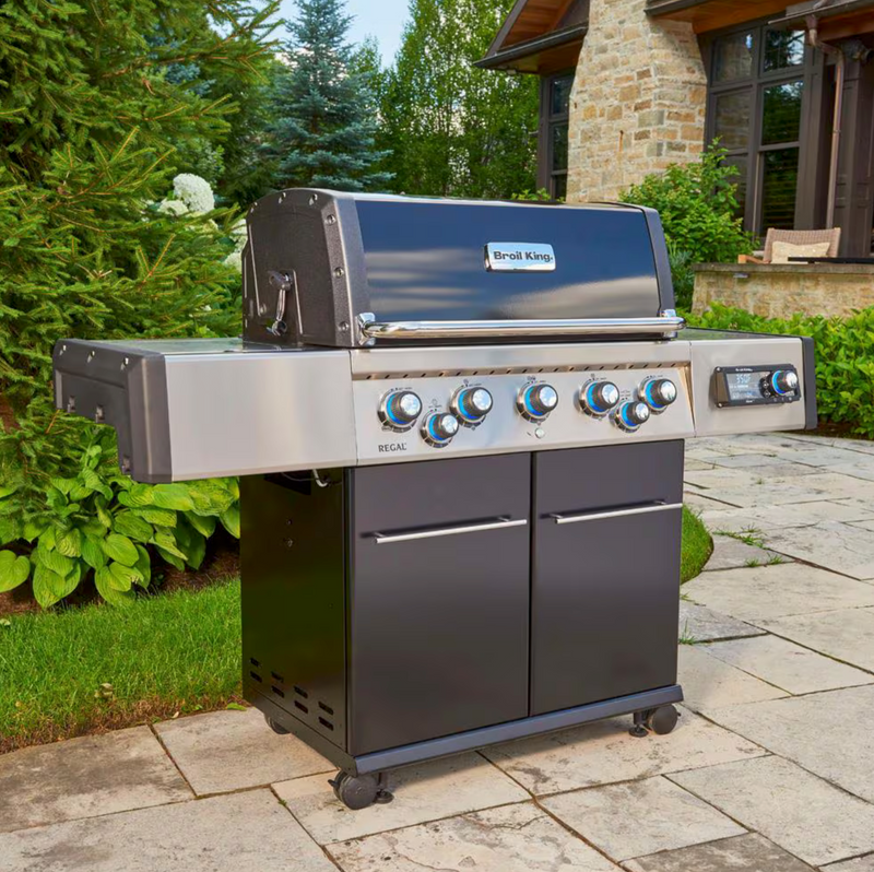 Broil King Regal Q 590 Pro IR Natural Gas Grill - 688247