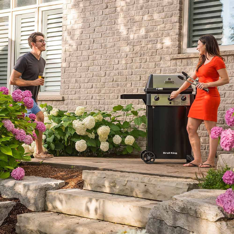 Broil King 814154 Gem 320 3-Burner Grill on 2-Wheel Cart, 24-Inches, Propane