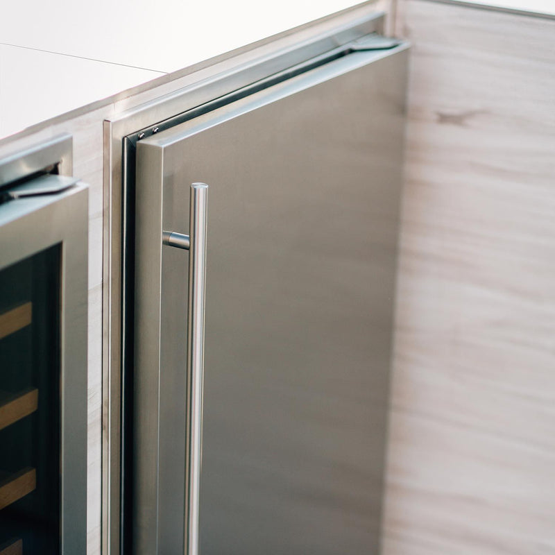 Summerset SSRFR-24D 24-Inch Deluxe Outdoor Refrigerator, 5.3 Cubic Feet