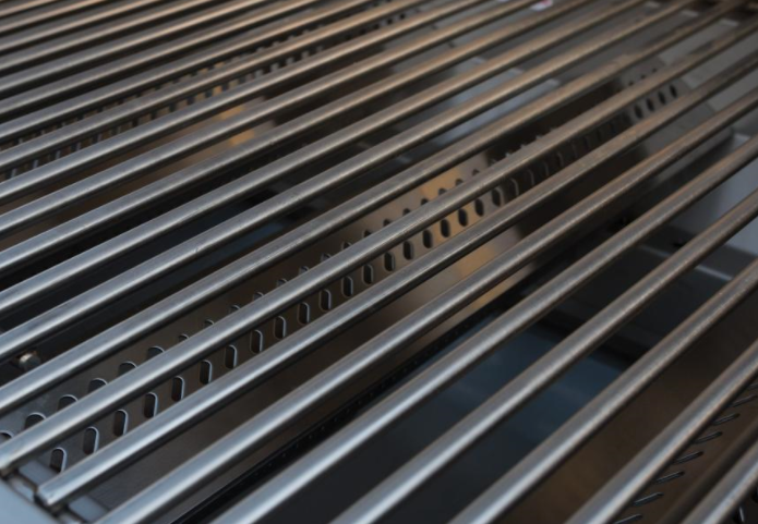 Bull Diablo 46-Inch 6-Burner Built-In Grill